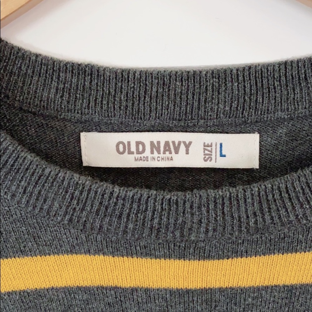 SOLD 🏷 Old Navy Men’s Striped Crewneck Sweater - Picture 2 of 3